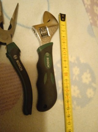 2 Herramientas Bosch (Alicates y Llave)
