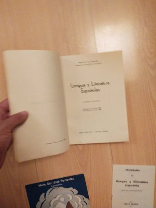 Libro antiguo de lengua y literatura.