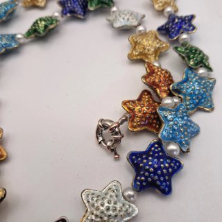 Collana con stelle marine smaltate