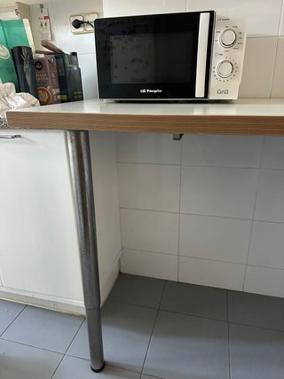Mesa alta con 2 sillas plegables