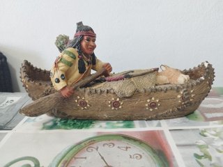 Figura Indio Canoa con Presa