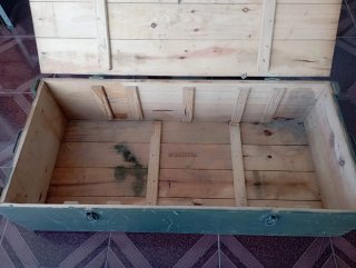 Baúl madera,sin envío.Medidas en las fotos.