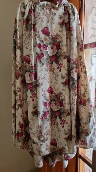 Falda huertana floral puede ser largo  104 o 98