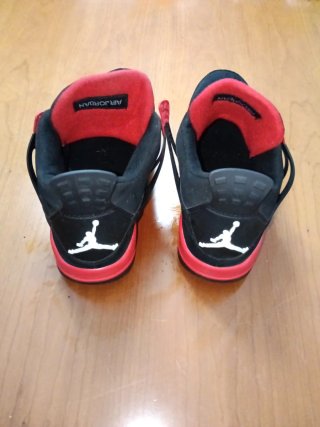 Zapatillas Jordan 4 Negras y Rojas