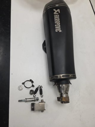 Silencioso Akrapovič para Piaggio, Gilera, Peugeot