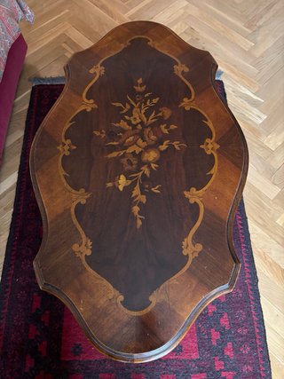 Mesa de centro de madera tallada