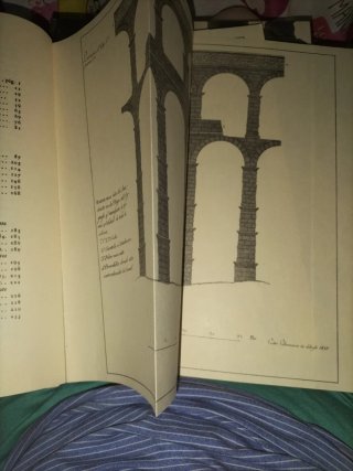 El acueducto y otras antigüedades de Segovia