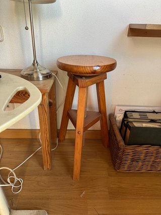 Taburete de madera rústico