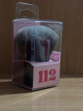 Brocha de Maquillaje 112 Negra y Rosa