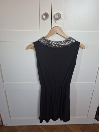 Vestido negro fiesta con cuello lentejuelas