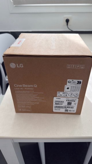 Proyector LG Cine Beam Q Portátil 4K UHD