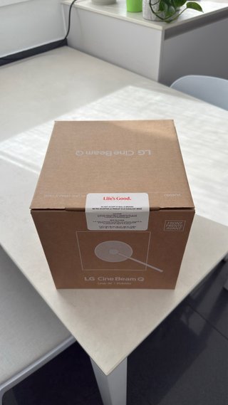 Proyector LG Cine Beam Q Portátil 4K UHD