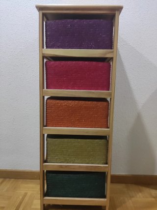 Estantería con cajones