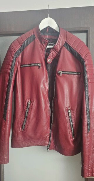 Chaqueta efecto piel roja y negra