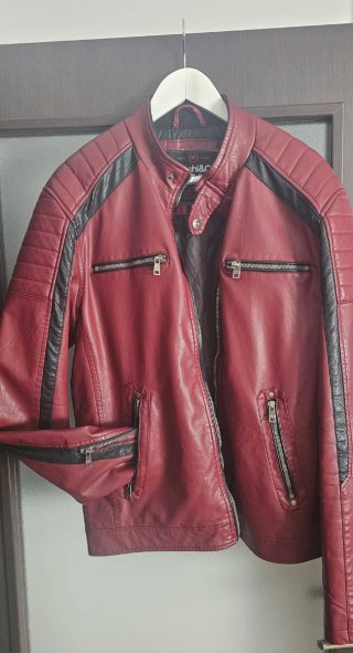 Chaqueta efecto piel roja y negra