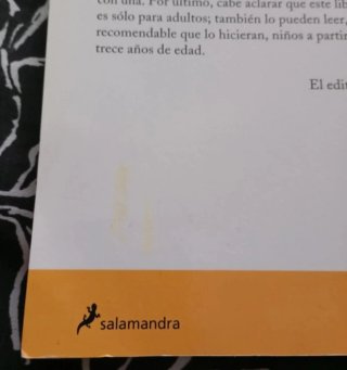 El niño con el pijama de rayas