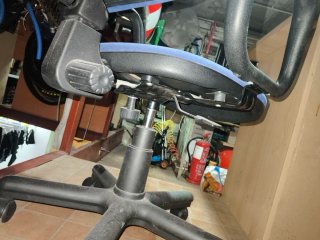 Silla de oficina ergonómica azul