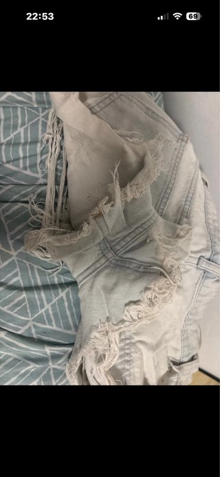 Pantalón vaquero desgastado