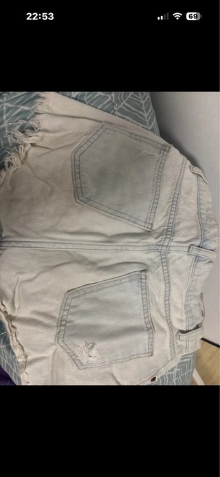 Pantalón vaquero desgastado