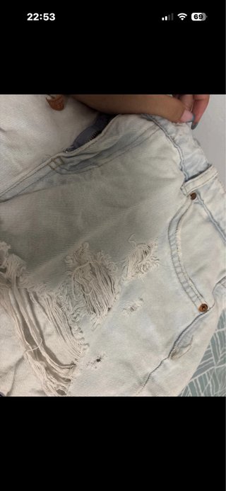 Pantalón vaquero desgastado