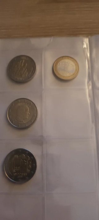 Monedas y billetes de distintos países