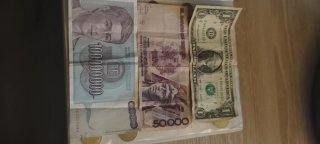 Monedas y billetes de distintos países