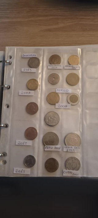 Monedas y billetes de distintos países