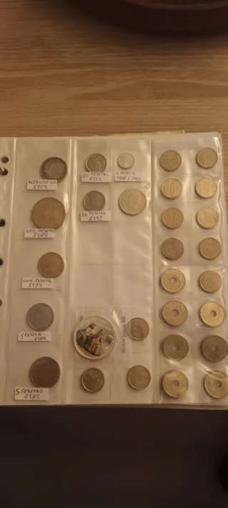 Monedas y billetes de distintos países