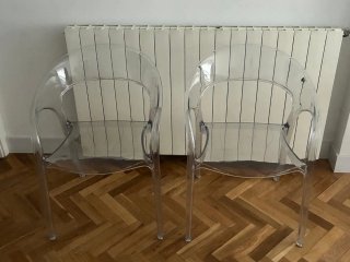 Sedie trasparenti in plastica