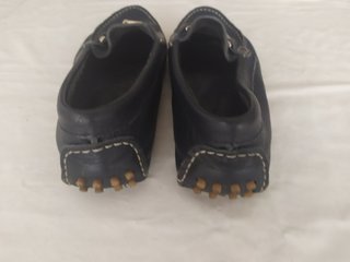 REGALO mocasines de piel y sandalias planas