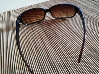 Gafas de sol negras y marrones