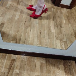 Zapatos destalonados rojos con lazo