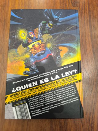 BATMAN / JUEZ DREDD ECC