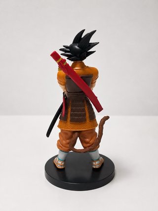 Figura Goku Samurai-Caja original. MAS EN PERFIL