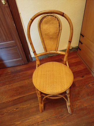 Silla de mimbre y bambú