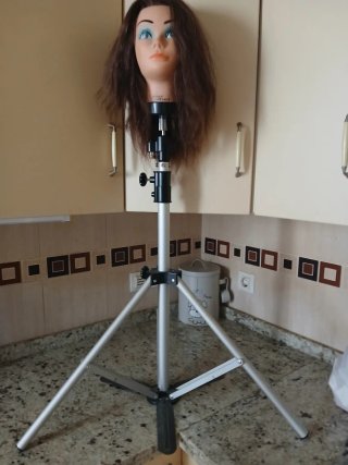 Trípode y 5 cabezas peluquería