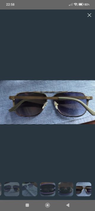 Gafas de sol Guess con funda morada