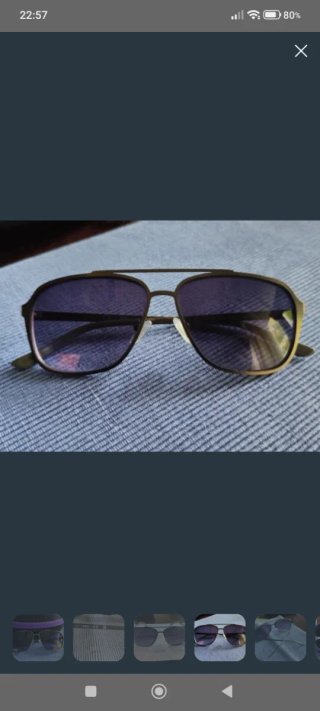 Gafas de sol Guess con funda morada