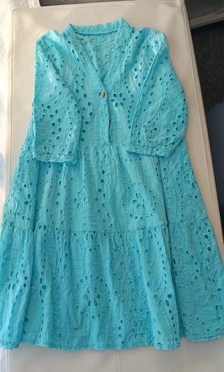 Vestido playero azul con bordados