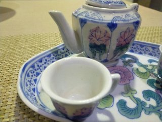Juego de té/sake de porcelana. Miniatura