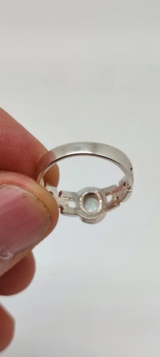 Anillo de Plata y Ópalo.