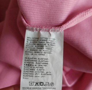 Abito rosa elasticizzato con apertura a goccia