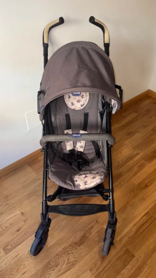 Silla de paseo Chicco casi nueva + plástico
