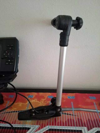 Garmin Striker 7CV con soportes y batería