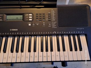 Teclado Yamaha PSR-E373