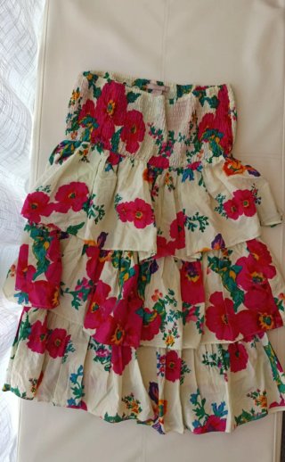 Vestido strapless floral volantes talla única