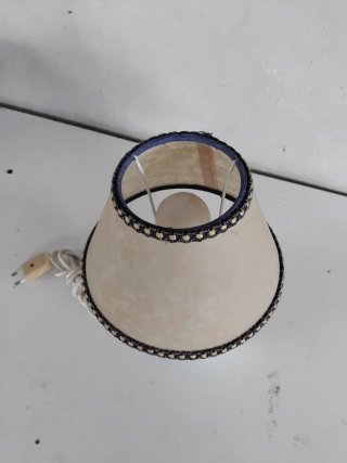 2 Lámparas de mesa beige y blanca