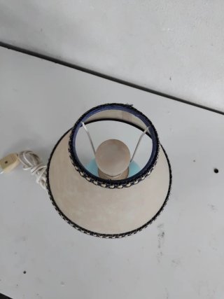 2 Lámparas de mesa beige y blanca
