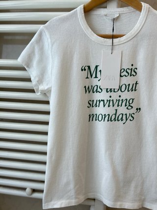 Camiseta Zara My thesis (Talla L pequeña para M)