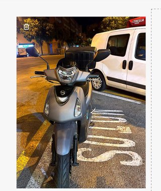 Moto SYM Scooter Gris Automática